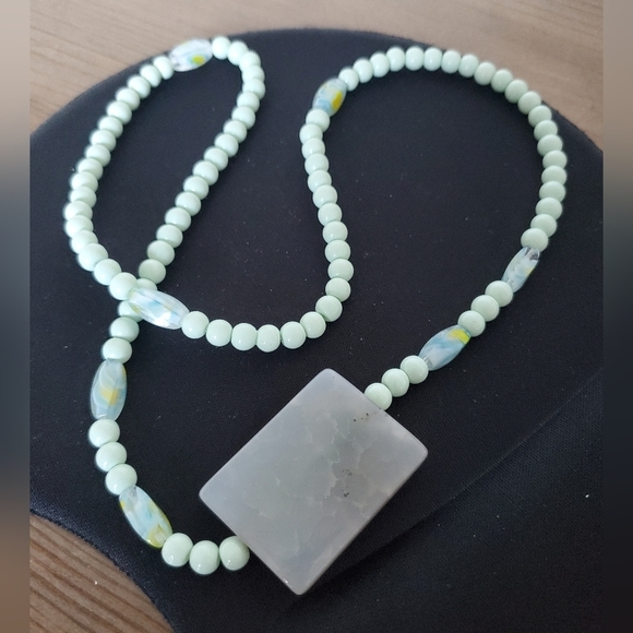 Necklace Prehnite Stones - Picture 3 of 3